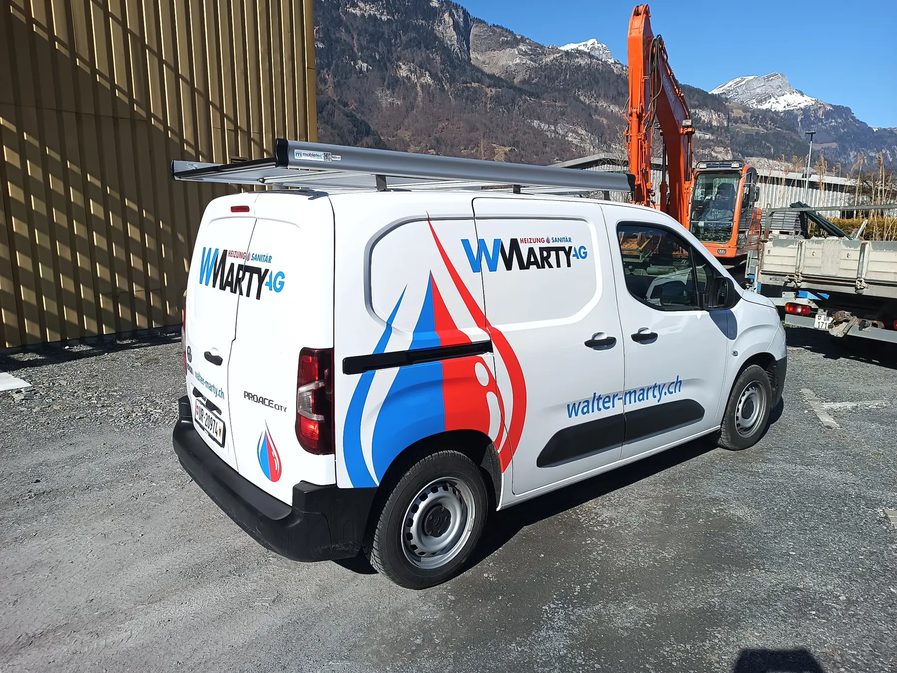 Toyota Proace City mit kompaktem Aluminium-Dachkorb